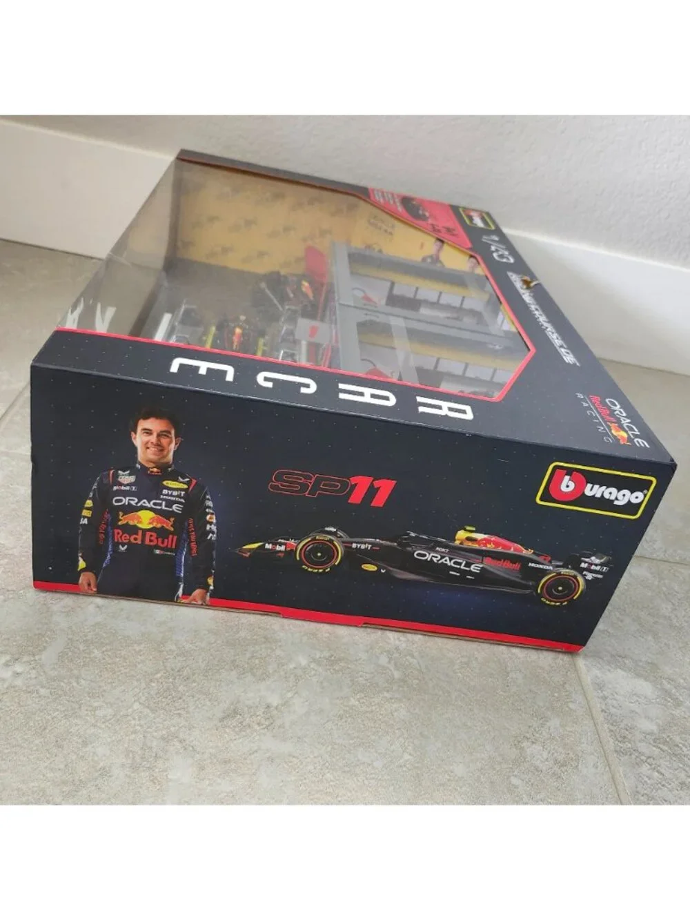 Burago RED BULL 1:43 Formula 1 Deluxe Pit Set Garages Pit Crew 3 F1 Cars